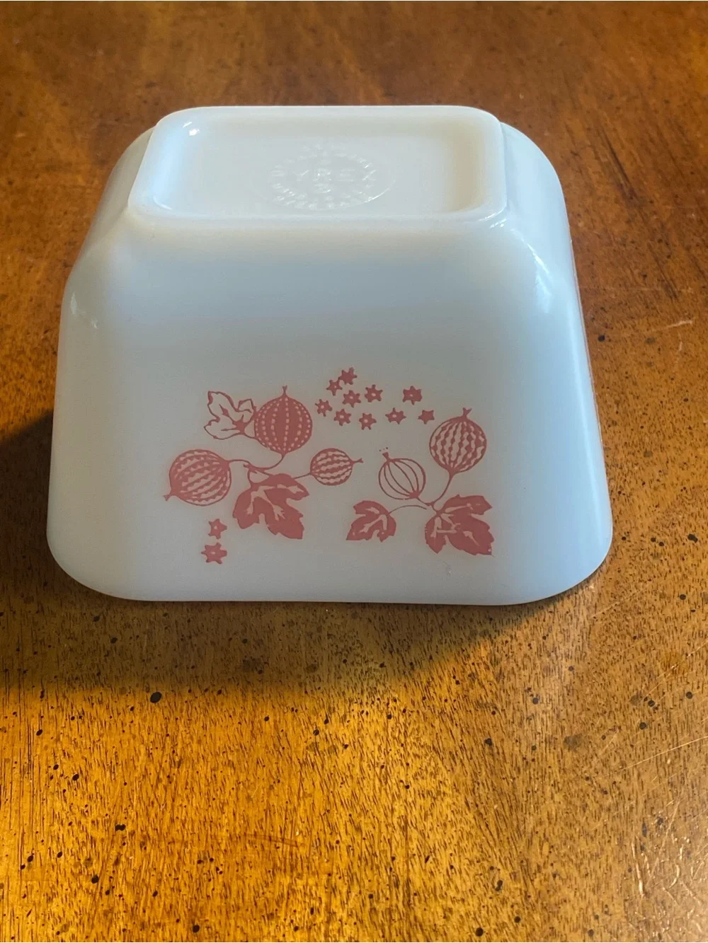 Pyrex 501 Pink Gooseberry w/ Pyrex Lid